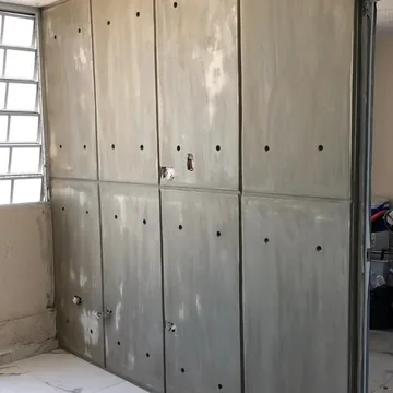 IMAGEN: trabajo 8 de 13 — lambrín sobre muro viejo con tableros