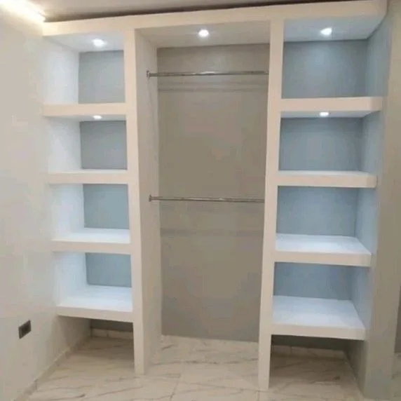 IMAGEN: trabajo 7 de 9 del catálogo — clóset de tablaroca con repisas y tubo